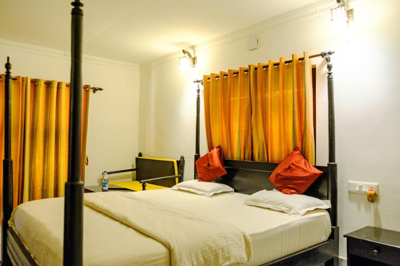 Raktokorobi Karu Gram Hotel Sri Niketan Eksteriør billede