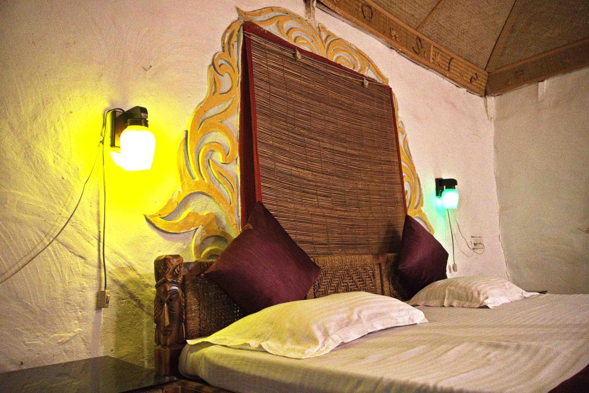 Raktokorobi Karu Gram Hotel Sri Niketan Eksteriør billede